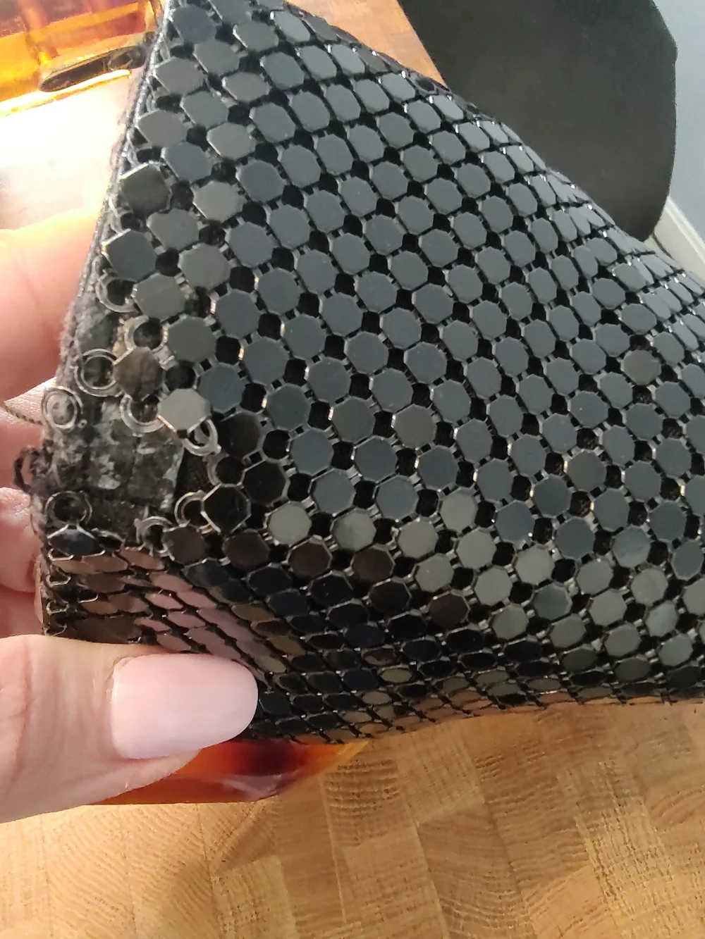 Vintage 1960s metal mesh handbag w/lucite handles - Picture 10 of 11